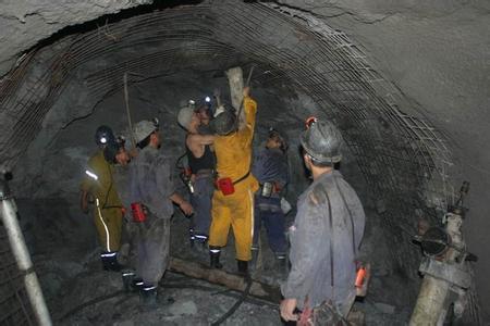 秀峰工程爆破中的危险因素分析以及应对工程爆破危险的措施